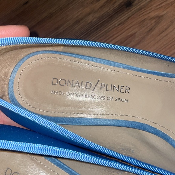 DONALD PLINER Asia Spain blue satin heels with clear heel & pointy toe!NEW&RARE - Picture 4 of 10
